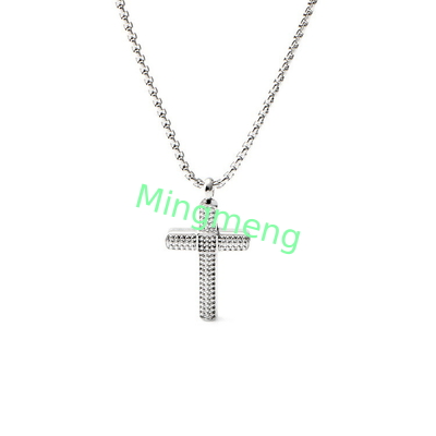 Collier de croix en or blanc en acier inoxydable avec arrangement de diamants frais et collier de croix en diamant complet