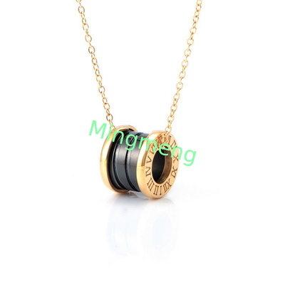 Collier en acier inoxydable doré, luxe léger, collier de clavicule haut de gamme, tempérament, design haut de gamme pour femmes, chaîne de clavicule, nouveau style