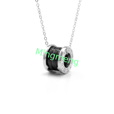 Collier en acier inoxydable doré, luxe léger, collier de clavicule haut de gamme, tempérament, design haut de gamme pour femmes, chaîne de clavicule, nouveau style