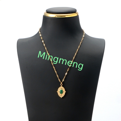 Un nouveau collier vert paon, un pendentif à la mode.