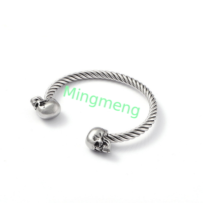 Bracelet explosif pour homme à double crâne en acier inoxydable.