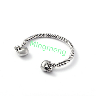 Bracelet explosif pour homme à double crâne en acier inoxydable.