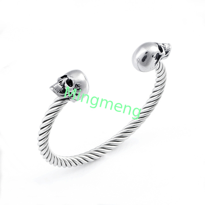 Bracelet explosif pour homme à double crâne en acier inoxydable.