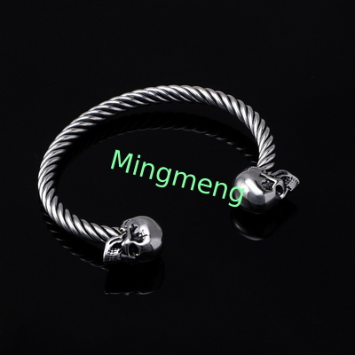 Bracelet explosif pour homme à double crâne en acier inoxydable.