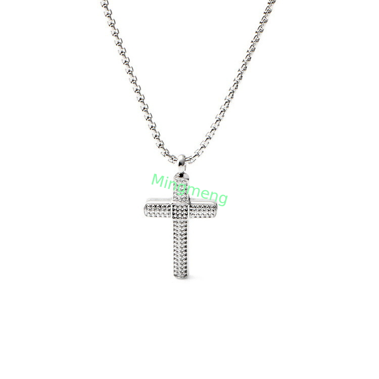 Collier de croix en or blanc en acier inoxydable avec arrangement de diamants frais et collier de croix en diamant complet